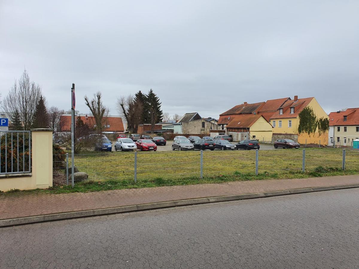 Grosses Offenes Loft Oder Kleine Gemuetliche Wohnung Mit Balkon Wolmirstedt Kültér fotó