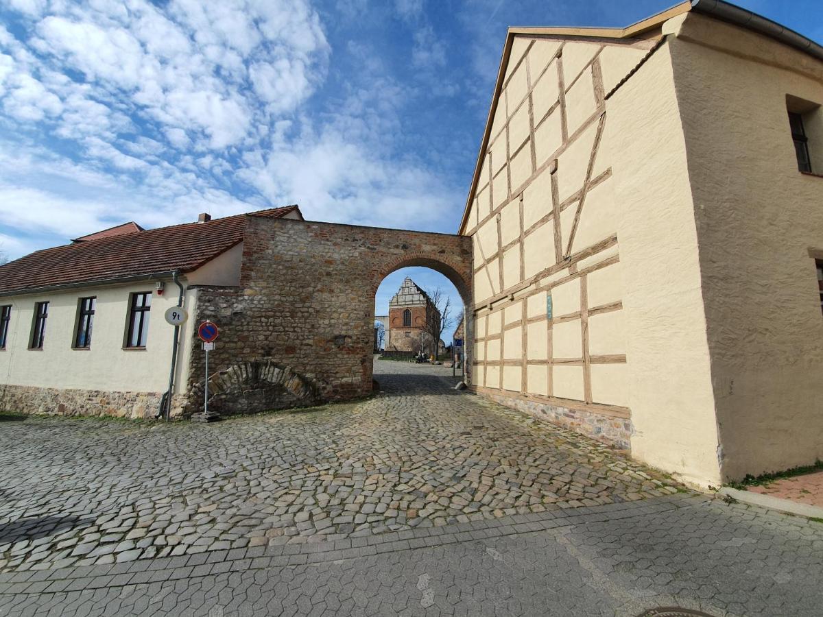 Grosses Offenes Loft Oder Kleine Gemuetliche Wohnung Mit Balkon Wolmirstedt Kültér fotó