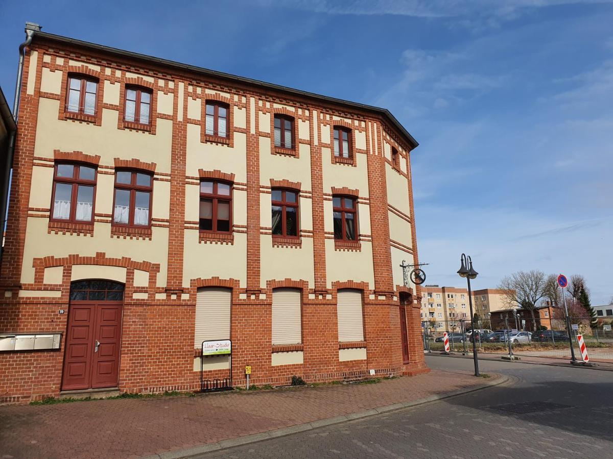 Grosses Offenes Loft Oder Kleine Gemuetliche Wohnung Mit Balkon Wolmirstedt Kültér fotó