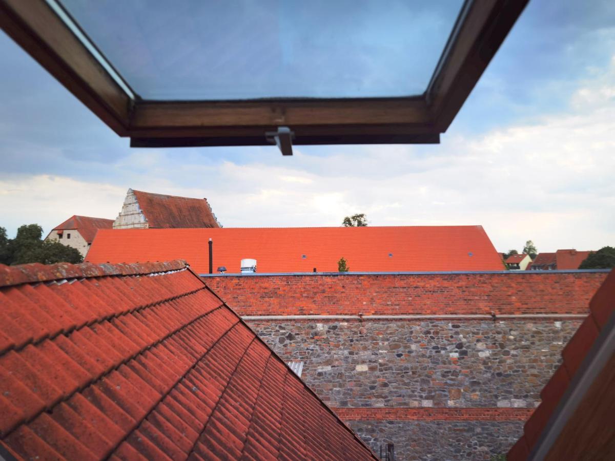 Grosses Offenes Loft Oder Kleine Gemuetliche Wohnung Mit Balkon Wolmirstedt Kültér fotó