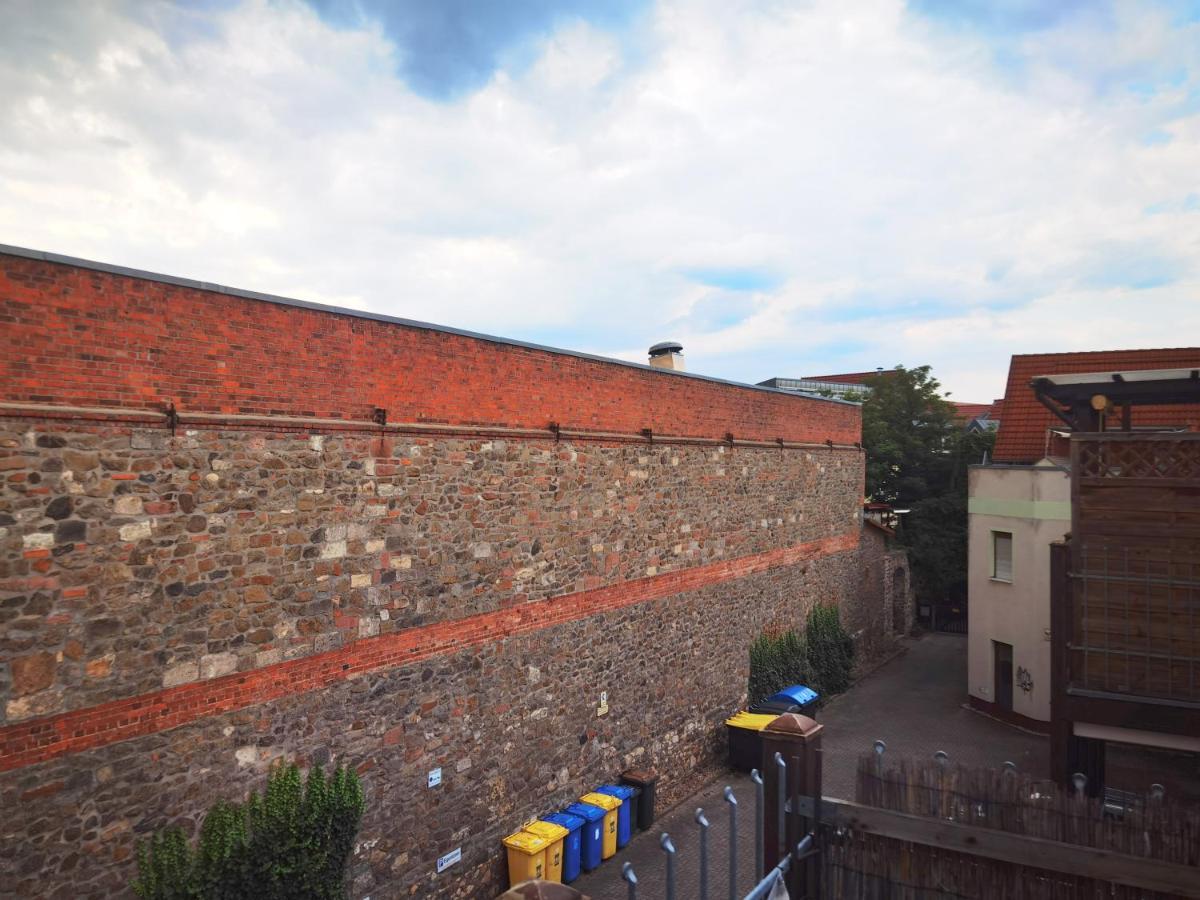 Grosses Offenes Loft Oder Kleine Gemuetliche Wohnung Mit Balkon Wolmirstedt Kültér fotó